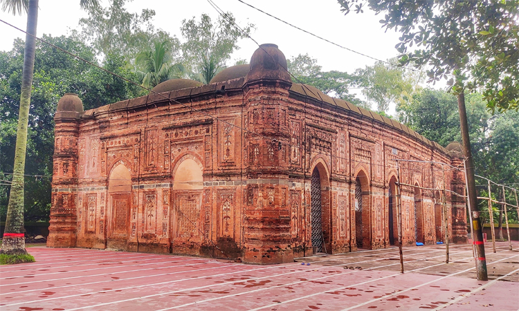 ইসলামী স্থাপত্যশৈলীর এক অনিন্দ্য নিদর্শন বাঘা শাহী জামে মসজিদ