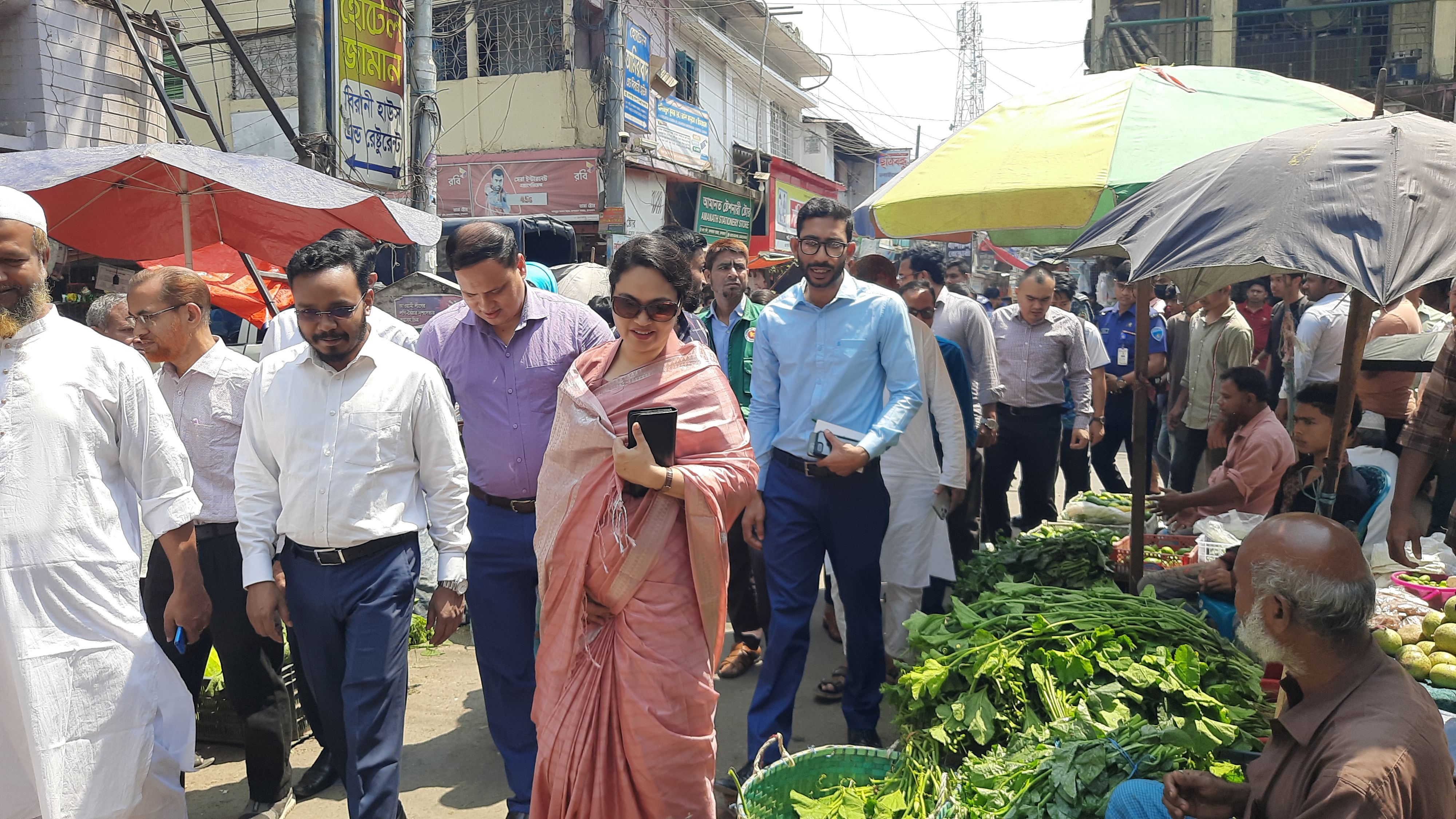 নিত্যপণ্যের দাম নিয়ন্ত্রণে রাখতে বান্দরবানে জেলা প্রশাসকের বাজার মনিটরিং