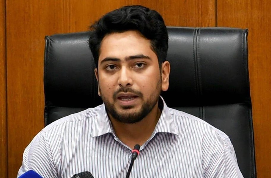 আওয়ামী লীগকে পুনর্বাসনের চেষ্টা এনসিপি প্রতিহত করবে : নাহিদ ইসলাম