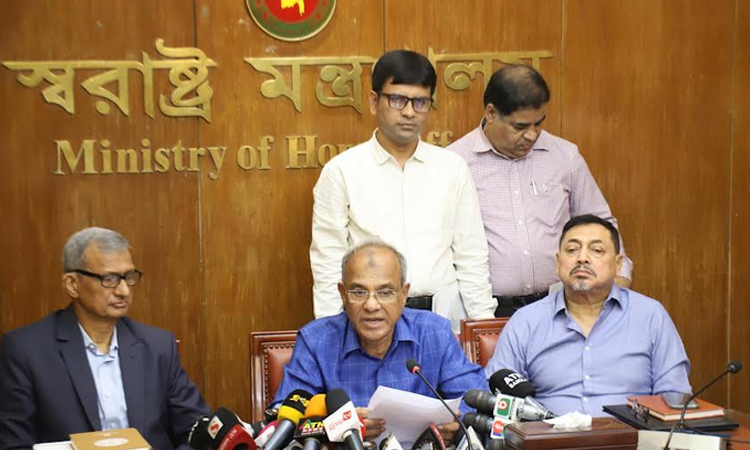 আইন-শৃঙ্খলার অবনতির চেষ্টা করলে দুষ্কৃতকারীদের কোনো ছাড় নয়: স্বরাষ্ট্র উপদেষ্টা
