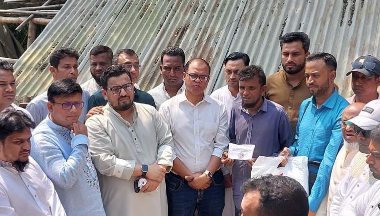 চন্দনাইশে অসহায় গিয়াস উদ্দিনের পরিবারের পাশে তারেক রহমান