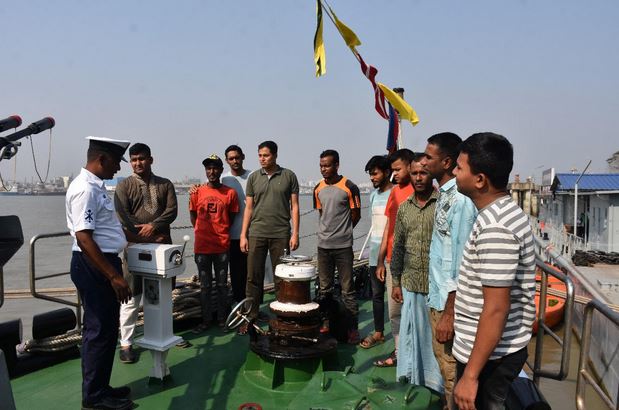 স্বাধীনতা দিবসে ৬ টি জাহাজ উন্মুক্ত করেছে কোস্ট গার্ড
