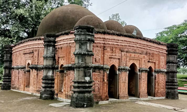 প্রাচীন স্থাপত্যের নিদর্শন ঘোড়াঘাট সুরা মসজিদ সংস্কারের দাবি জানিয়েছেন এলাকাবাসী   