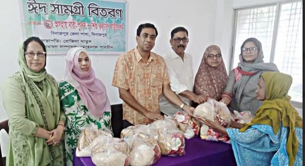 দিনাজপুরে ঈদ উপহার সামগ্রী বিতরণ