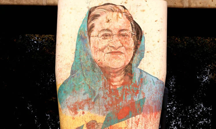 শেখ হাসিনাসহ ৭৩ জনের বিরুদ্ধে রাষ্ট্রদ্রোহের মামলা