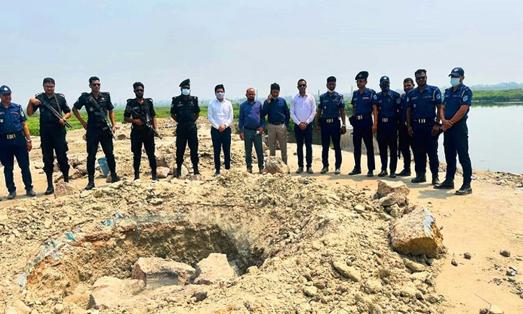 কোনাপাড়া ও আমিনবাজারে ১২টি সীসা ব্যাটারি কারখানা বন্ধ 