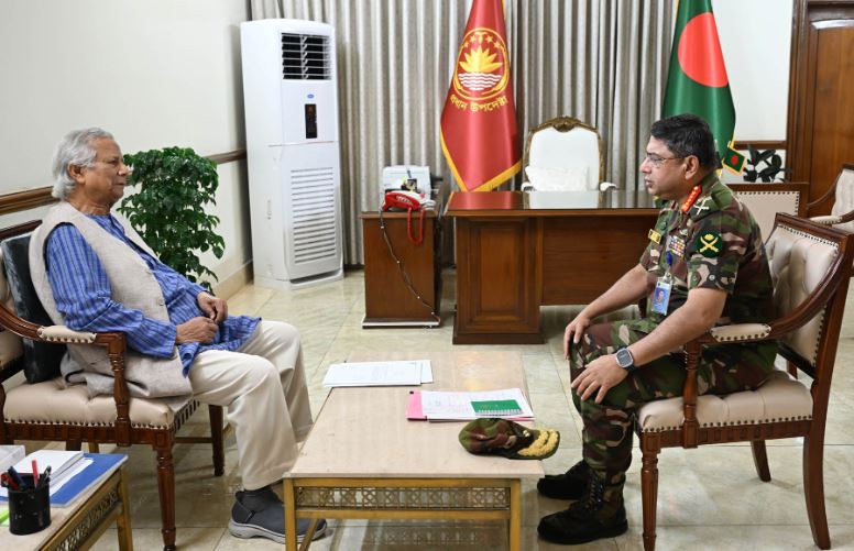 ঈদে সার্বিক নিরাপত্তা সম্পর্কে প্রধান উপদেষ্টাকে অবহিত করেছেন সেনাবাহিনী প্রধান 
