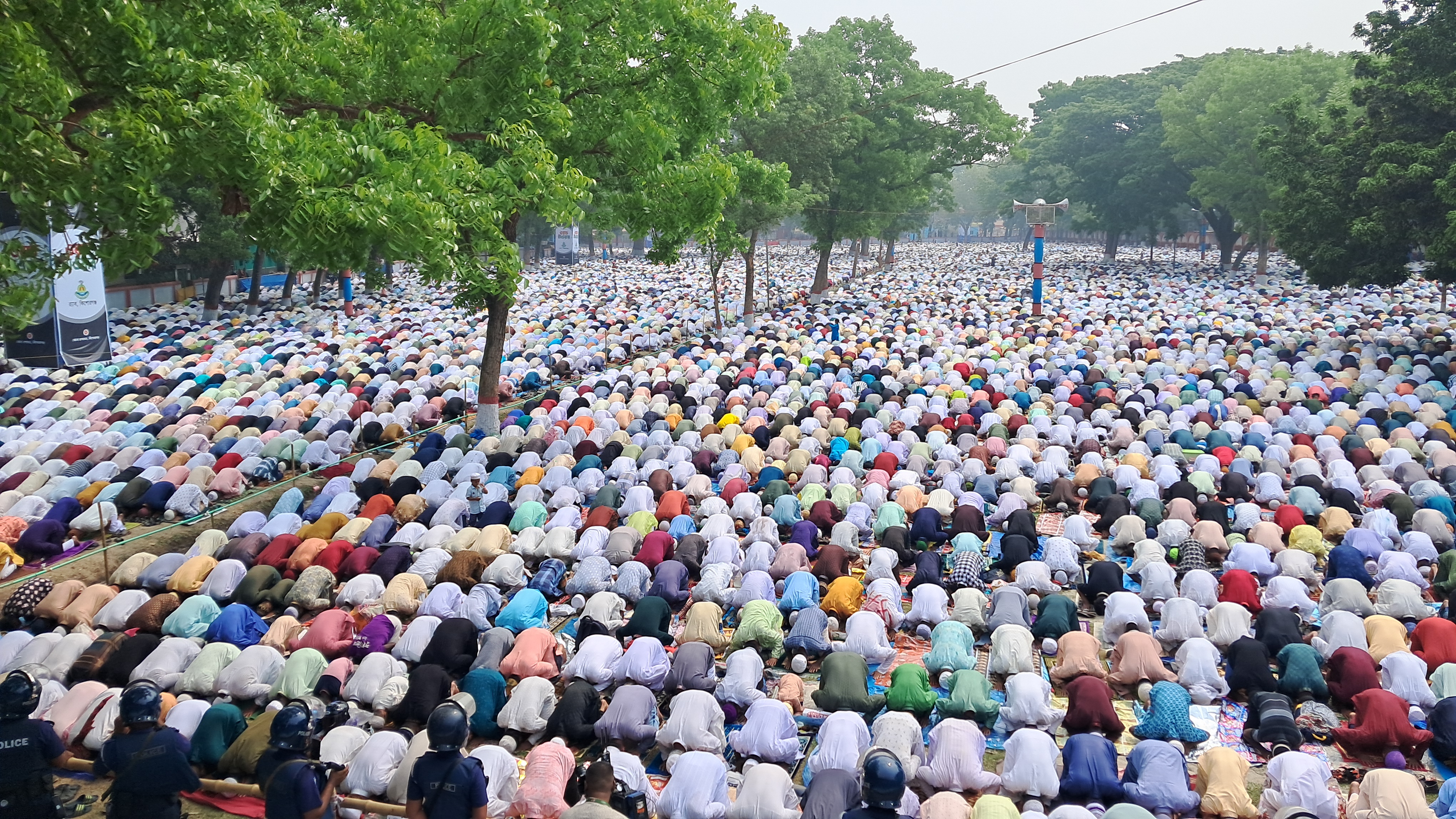 ছয় লাখ মুসল্লির অংশগ্রহণে শোলাকিয়ায় ঈদুল ফিতরের জামাত অনুষ্ঠিত