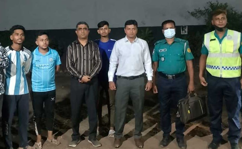 কোনাপাড়ায় পরিবেশ অধিদপ্তরের অভিযানে বন্ধ হলো দূষণকারী সব ব্যাটারি কারখানা
