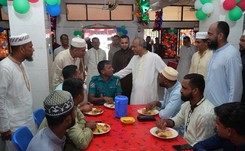 স্বরাষ্ট্র উপদেষ্টার রাজারবাগ পুলিশ লাইন্স পরিদর্শন