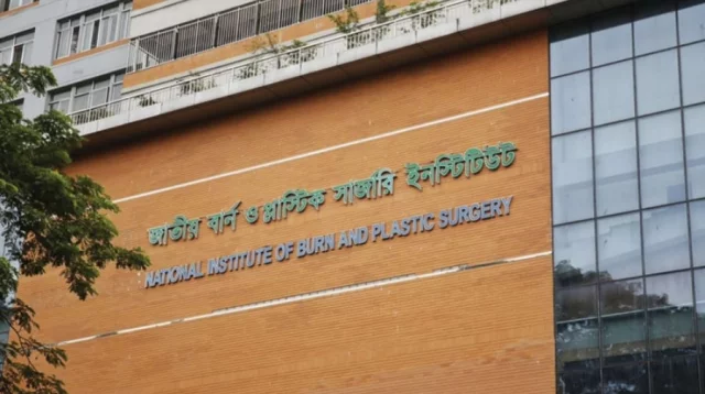 বংশালে ফাষ্টফুডের দোকানে নারীসহ দগ্ধ ছয়