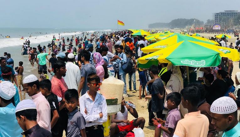কক্সবাজার আসতে শুরু করেছে পর্যটক