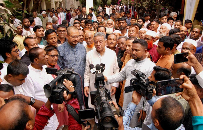 দেশের মানুষ একটি মুক্ত পরিবেশে ঈদ উদযাপন করছে : আমির খসরু