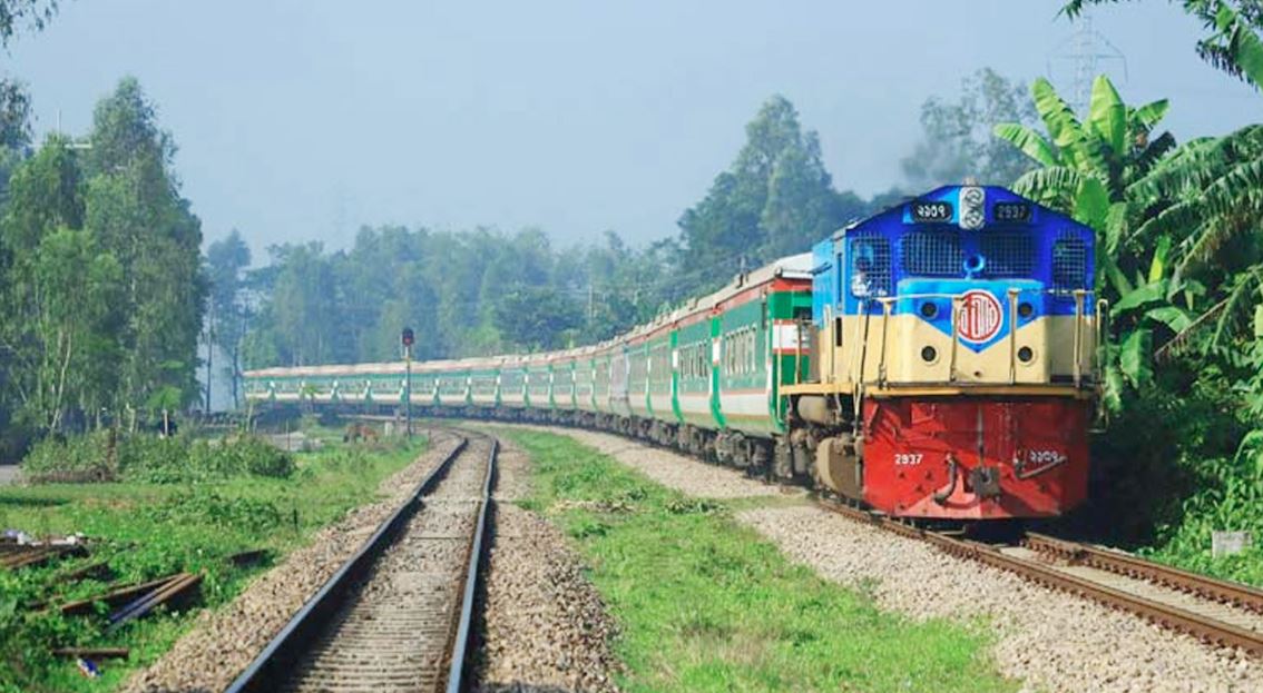 ব্রাহ্মণবাড়িয়ায় ‘টিকটক’ করতে গিয়ে ট্রেনের ছাদ থেকে পড়ে দুজন নিহত
