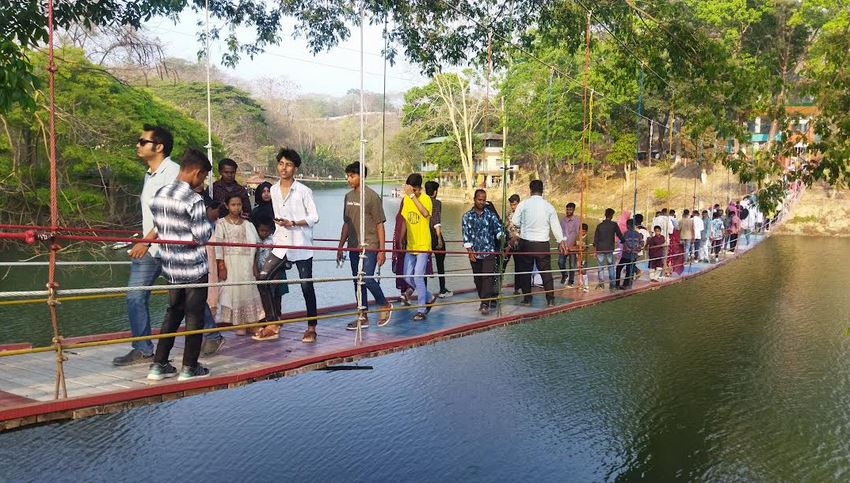 বান্দরবানে ভিড় করছেন পর্যটকরা