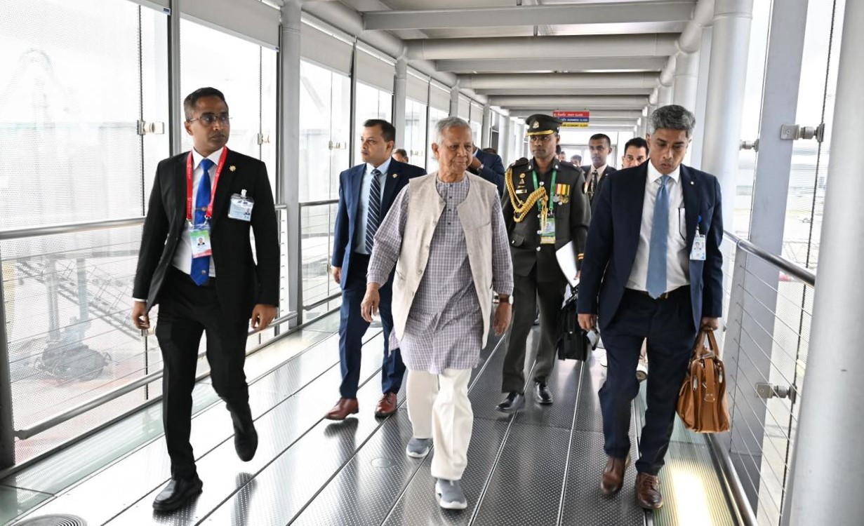 প্রধান উপদেষ্টা ব্যাংকক পৌঁছেছেন 