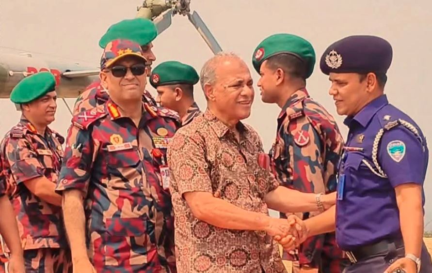 চট্টগ্রাম রিজিয়নের বিজিবি সদস্যদের সাথে স্বরাষ্ট্র উপদেষ্টার ঈদ শুভেচ্ছা বিনিময় 