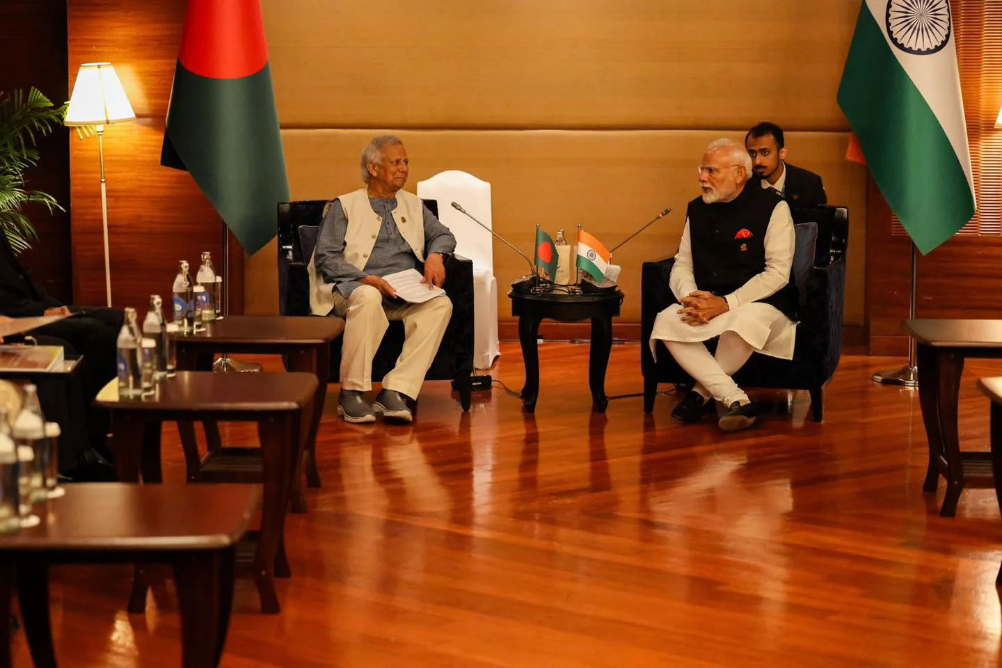 ভারত-বাংলাদেশ সম্পর্ক এগিয়ে নিতে একসঙ্গে কাজ করার কথা বললেন ড. ইউনূস