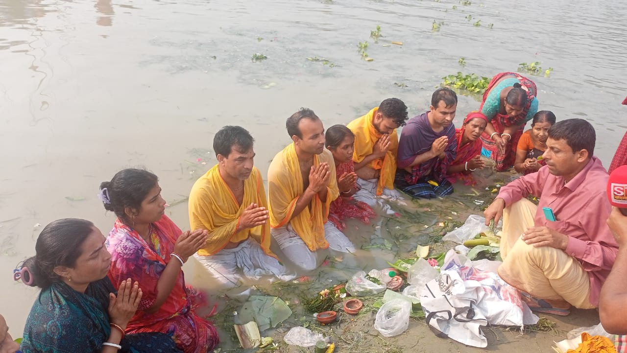 কিশোরগঞ্জে হোসেনপুরে অষ্টমীস্নানে পুণ্যার্থীর ঢল