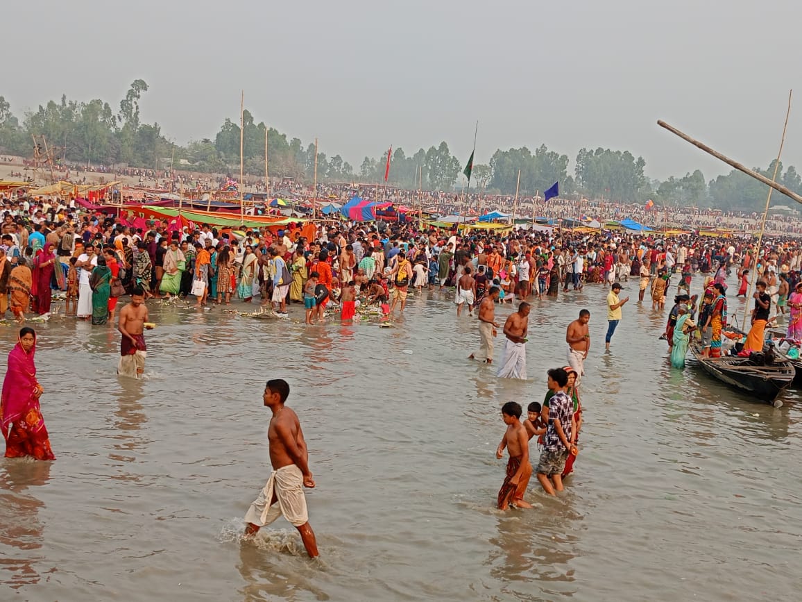 ব্রহ্মপুত্র নদে সনাতন ধর্মাবলম্বীদের অষ্টমী স্নানে লাখো পুণ্যার্থীর ভিড়