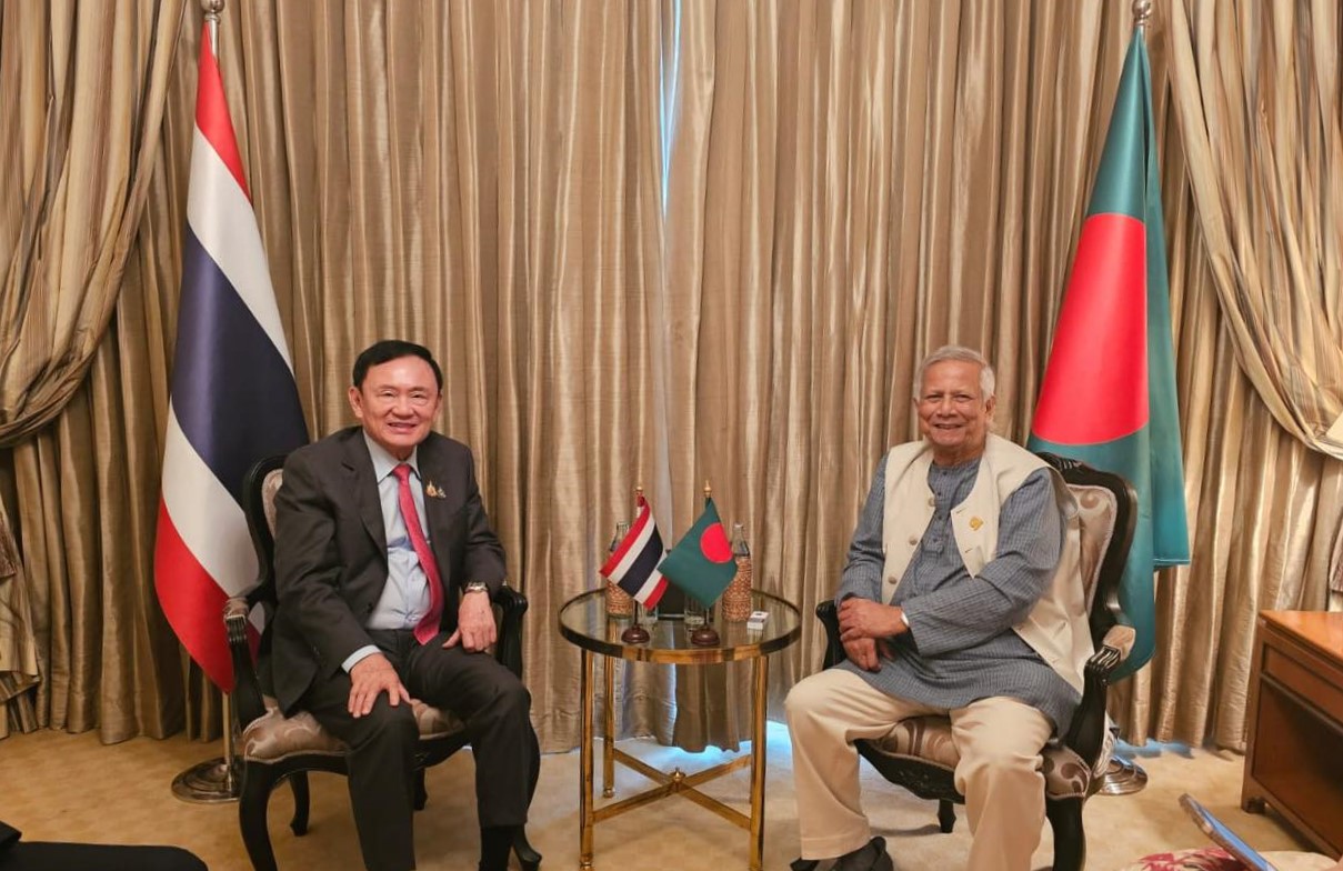 সাবেক থাই প্রধানমন্ত্রী থাকসিন ও প্রধান উপদেষ্টার সাক্ষাৎ