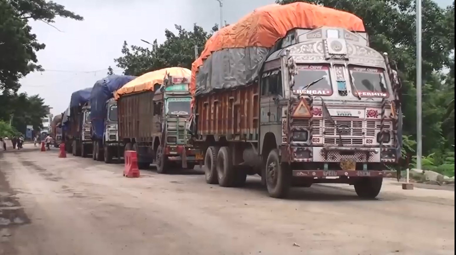 ঈদের ছুটি শেষে সাতক্ষীরায় ভোমরা স্থলবন্দরের কার্যক্রম শুরু