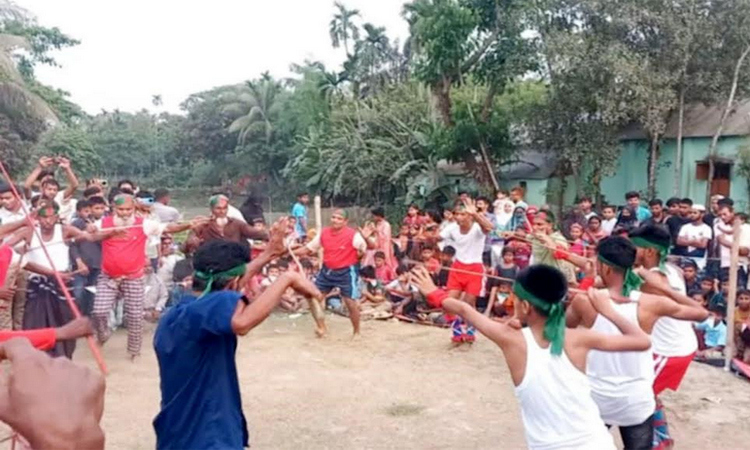 কিশোরগঞ্জে ঈদ আনন্দে ঐতিহ্যবাহী লাঠিখেলা অনুষ্ঠিত
