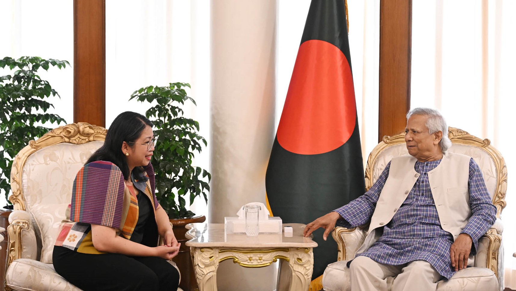 প্রধান উপদেষ্টার সঙ্গে ফিলিপাইনের রাষ্ট্রদূতের সাক্ষাৎ