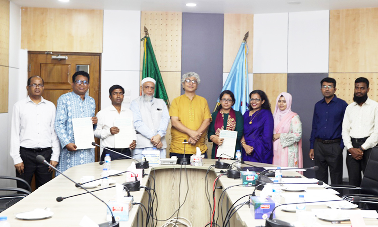 উচ্চশিক্ষায় ৩টি মৌলিক গ্রন্থ প্রকাশ করবে ইউজিসি,  চুক্তি স্বাক্ষর