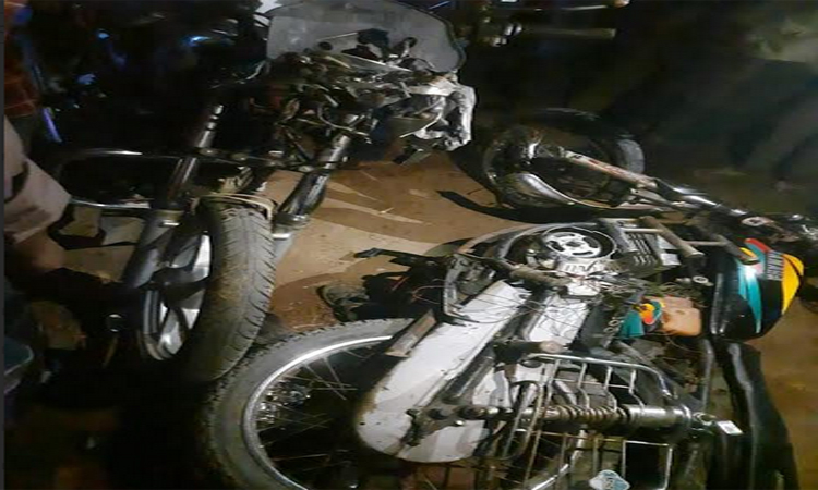 মহেশপুরে ট্রাক চাপায় ৩ মোটরসাইকেল আরোহী নিহত, গুরুতর আহত ৩