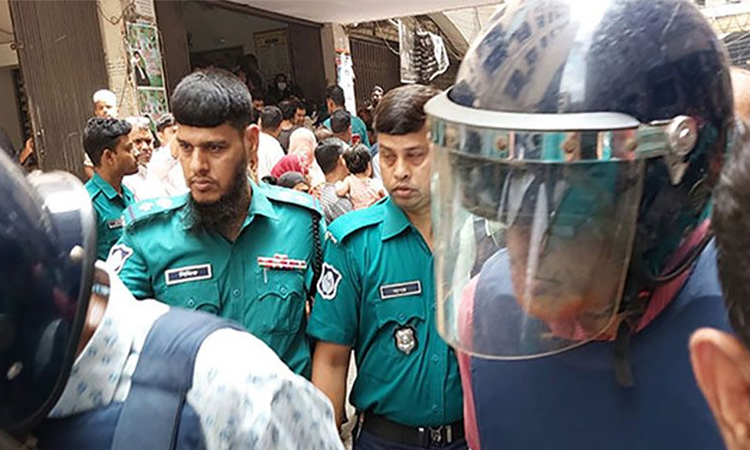 শিক্ষার্থীকে হত্যাচেষ্টা মামলায় যাত্রাবাড়ী থানার সাবেক ওসি আবুল হাসান রিমান্ডে