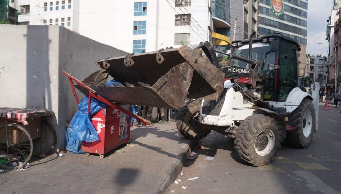 গুলশানে রাস্তা ও ফুটপাতের ২৫টি অবৈধ দোকান উচ্ছেদ