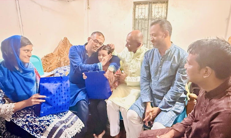 কারা হেফাজতে মৃত্যুর শিকার ছাত্রদল নেতা মিলনের পরিবারের খোঁজ নিলেন তারেক রহমান