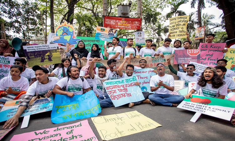 জীবাশ্ম নির্ভর জ্বালানি মহাপরিকল্পনা সংশোধনের দাবি তরুণ জলবায়ু কর্মীদের
