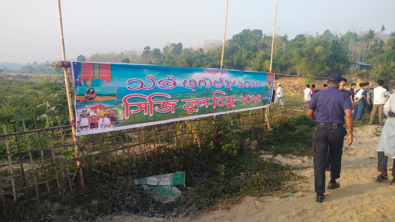 নদীতে ফুল উৎসর্গে মধ্য দিয়ে খাগড়াছড়িতে শুরু হয়েছে প্রাণের উৎসব ‘বৈসাবি’