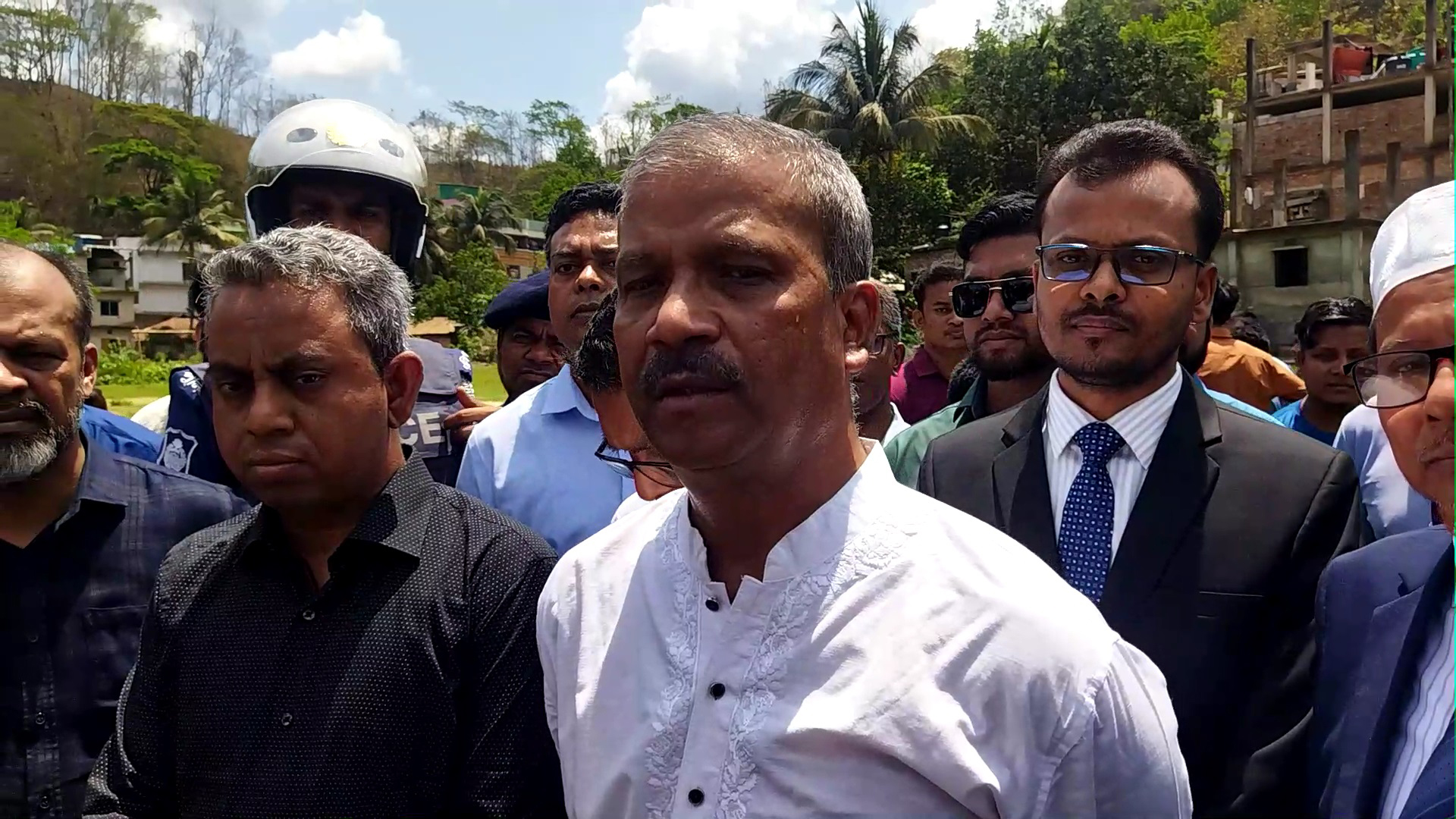 বিচারক সংকট ও লজিস্টিক সমস্যার সমাধান করা হবে : আইন উপদেষ্টা