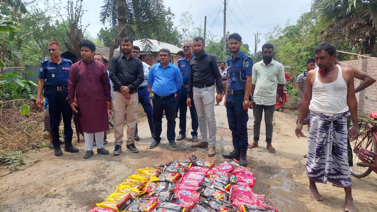 চুয়াডাঙ্গায় অবৈধ ড্রিংকস তৈরি কারখানায় অভিযান, ৫০ হাজার টাকা জরিমানা