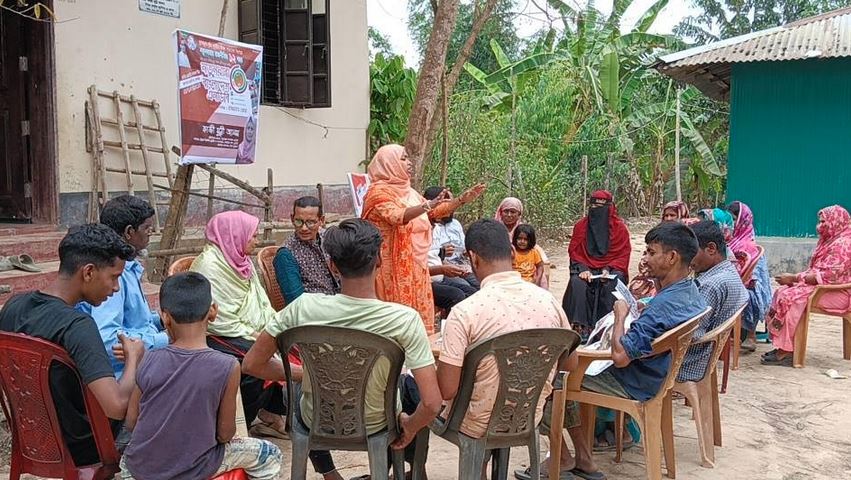 যুদ্ধ বন্ধের দাবিতে নতুনধারার গণস্বাক্ষর ও উঠান বৈঠক