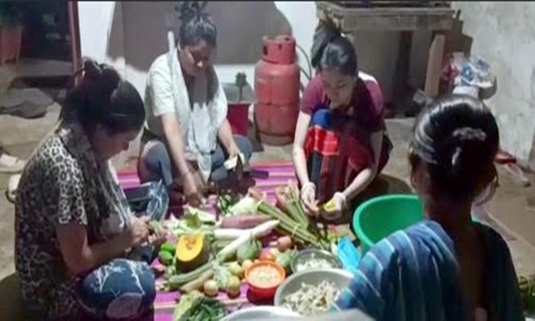 বৈসাবির দ্বিতীয় দিনে পাহাড়ে চলছে পাজন রান্নাসহ অতিথি আপ্যায়ন