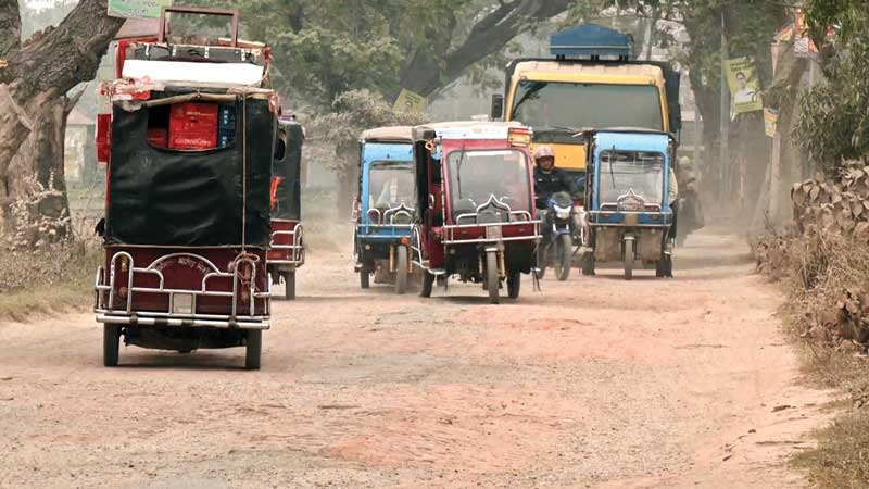 রংপুর মহানগরীর বেশির ভাগ  সড়কের বেহাল দশা