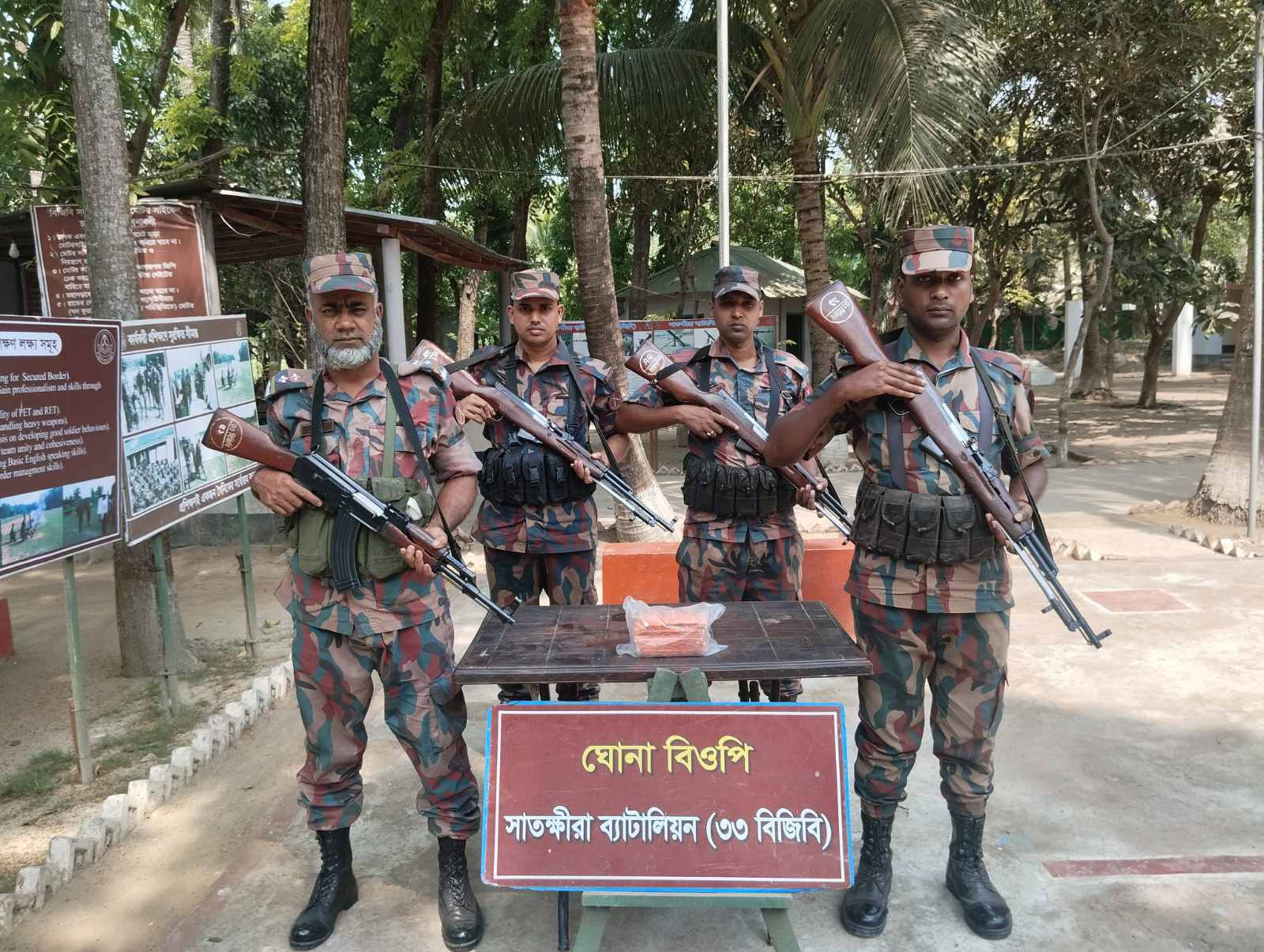 সাতক্ষীরায় বিভিন্ন সীমান্ত থেকে ভারতীয় মালামাল জব্দ