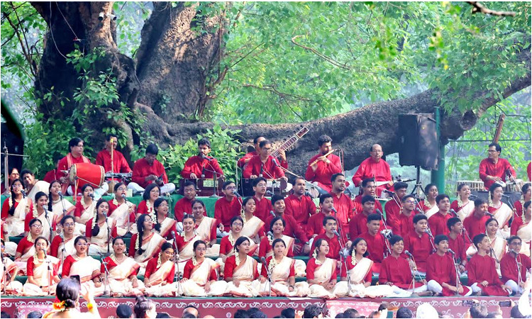রমনা বটমূলে গানে গানে বর্ষবরণ, গাজায় নিহতদের স্মরণ
