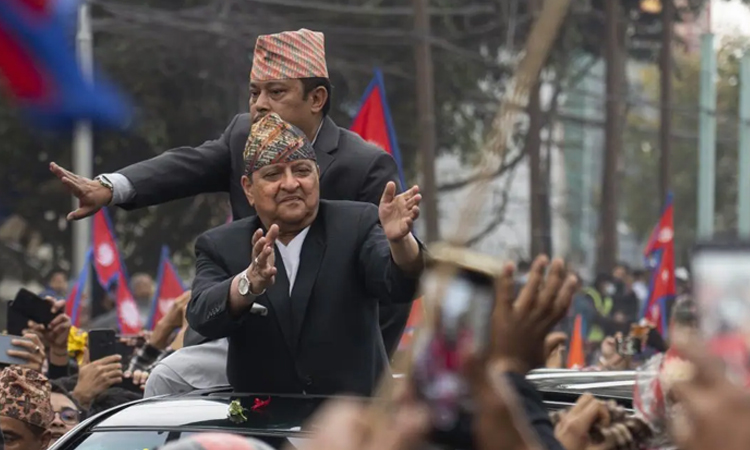 নেপালে রাজতন্ত্রপন্থী বিক্ষোভে সহিংসতায় দুঃখ প্রকাশ করলেন সাবেক রাজা