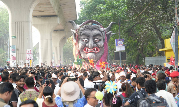 রাজধানীসহ সারাদেশে উদযাপিত হচ্ছে পহেলা বৈশাখ