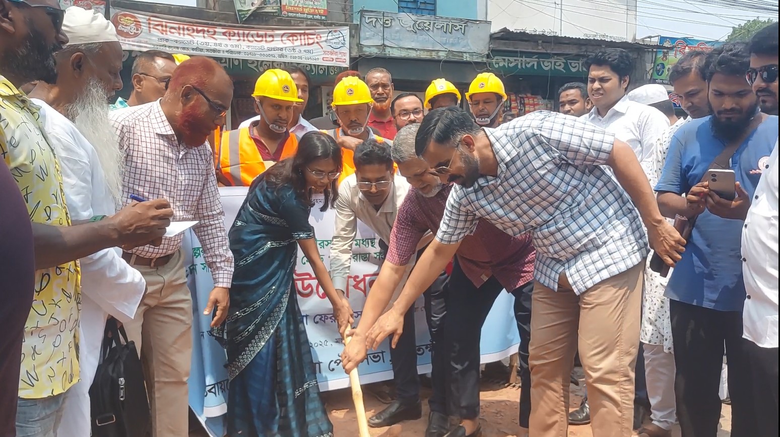 সাতক্ষীরায় সরকারি কলেজ রোডসহ ১০ সড়কের সংস্কার কাজ উদ্বোধন