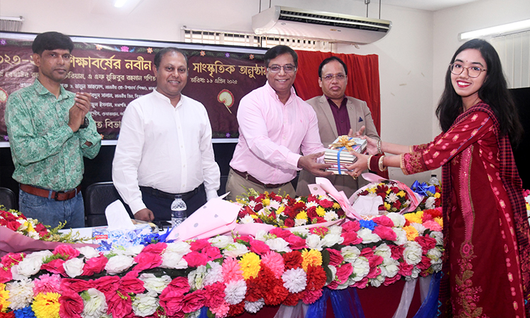 ঢাবি ফলিত গণিত বিভাগের নবীন বরণ অনুষ্ঠিত