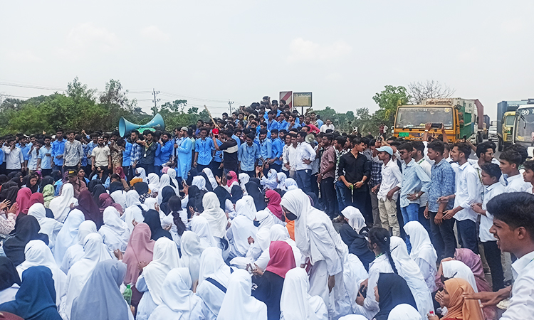 দুই ঘন্টা পর ঢাকা-চট্টগ্রাম মহাসড়কে যান চলাচল শুরু