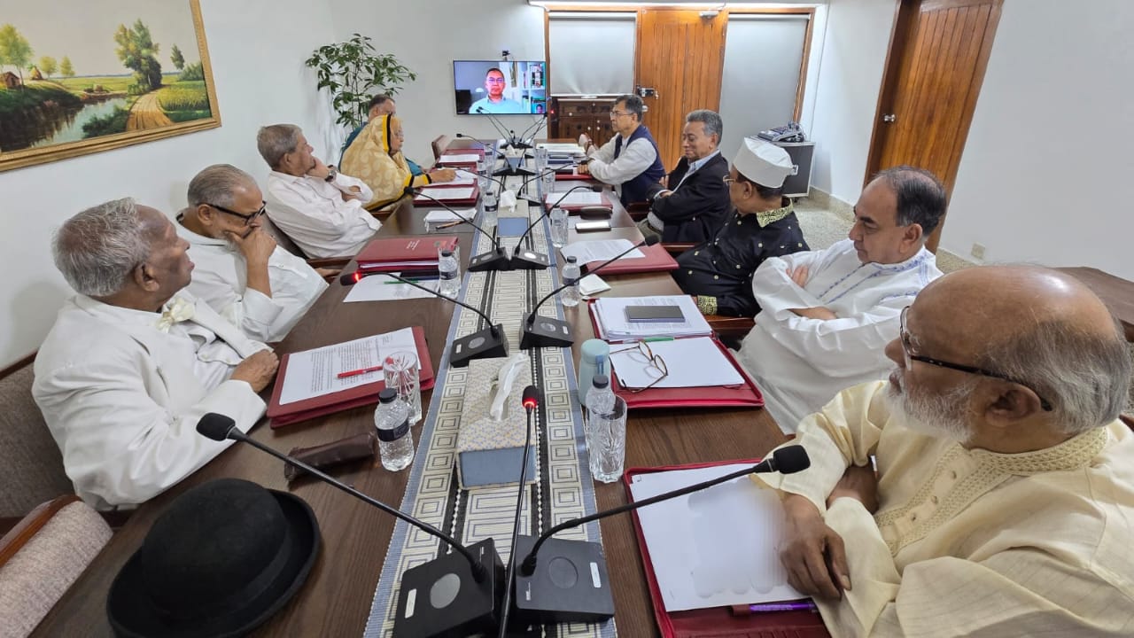 বিএনপি জাতীয় স্থায়ী কমিটির বৈঠক চলছে