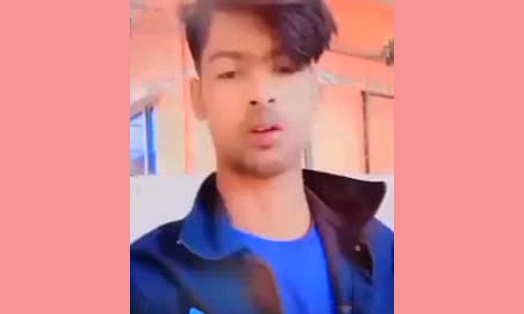 একমাত্র উপার্জনক্ষম ছেলেকে হারিয়ে দিশেহারা শহীদ মুজাহিদের মা-বাবা