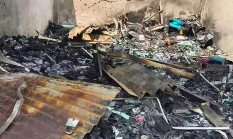 নোয়াখালীর সোনাইমুড়ীতে অগ্নিকাণ্ডে ৯টি দোকান পুড়ে গেছে